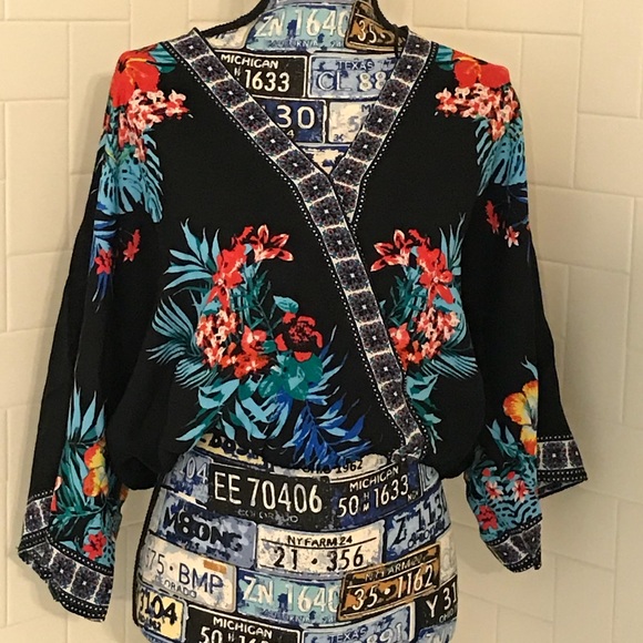 TROPICAL PRINT FAUX WRAP CROP TOP!🌴 - Picture 3 of 3